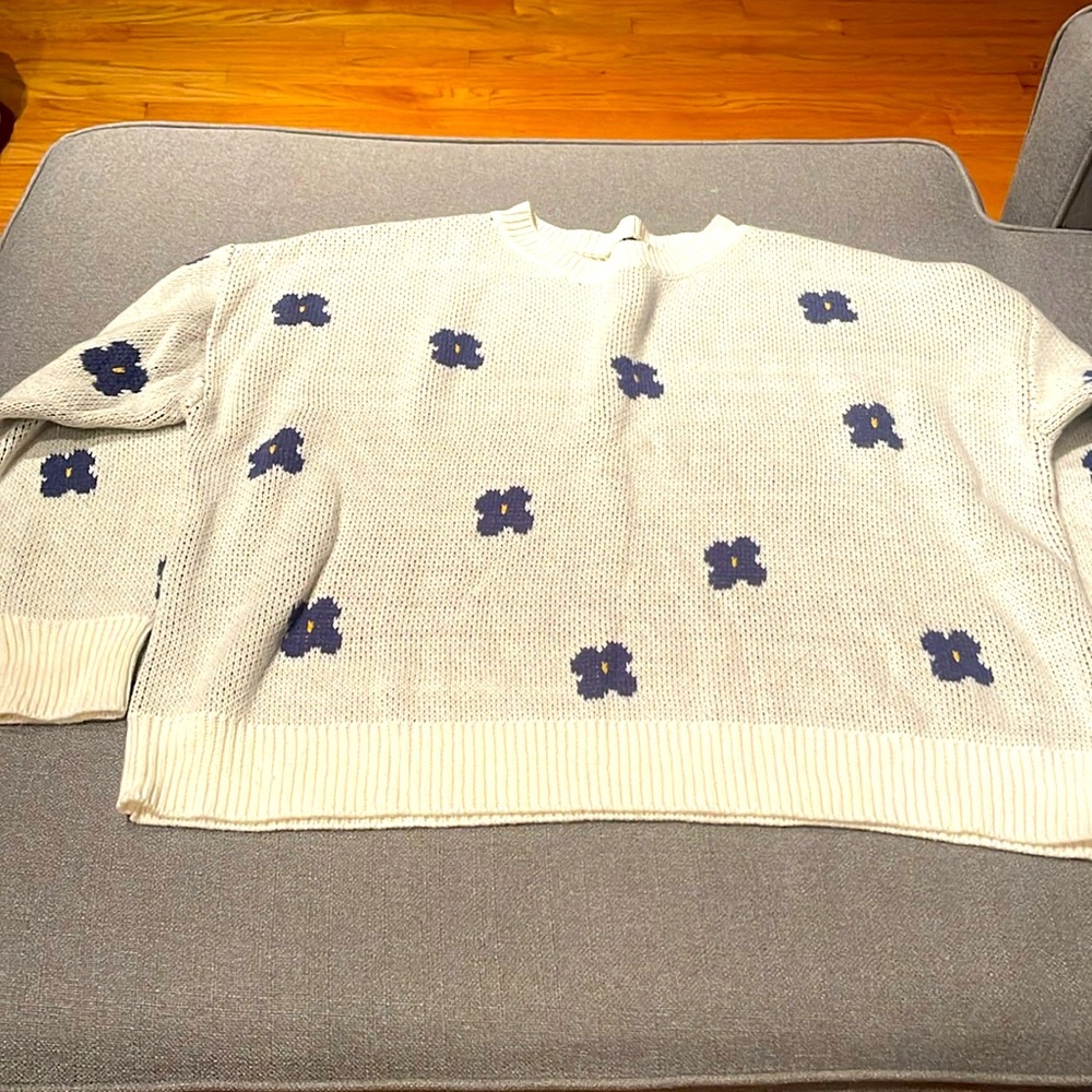 SHEIN cream with blue flowers crew neck sweater size S